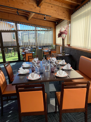 Photo 2 - Monts Restaurant