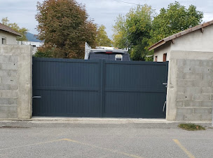 Photo n°7 de Menuiserie Ardèche PVC à Privas (Magasin de stores et de rideaux)