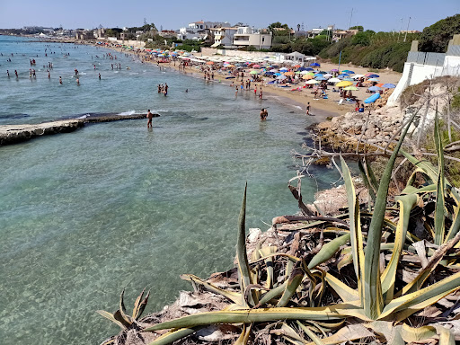 Spiaggia libera Scoglio Bianco