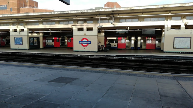 East Finchley Station Car Park (LUL) - Parking garage