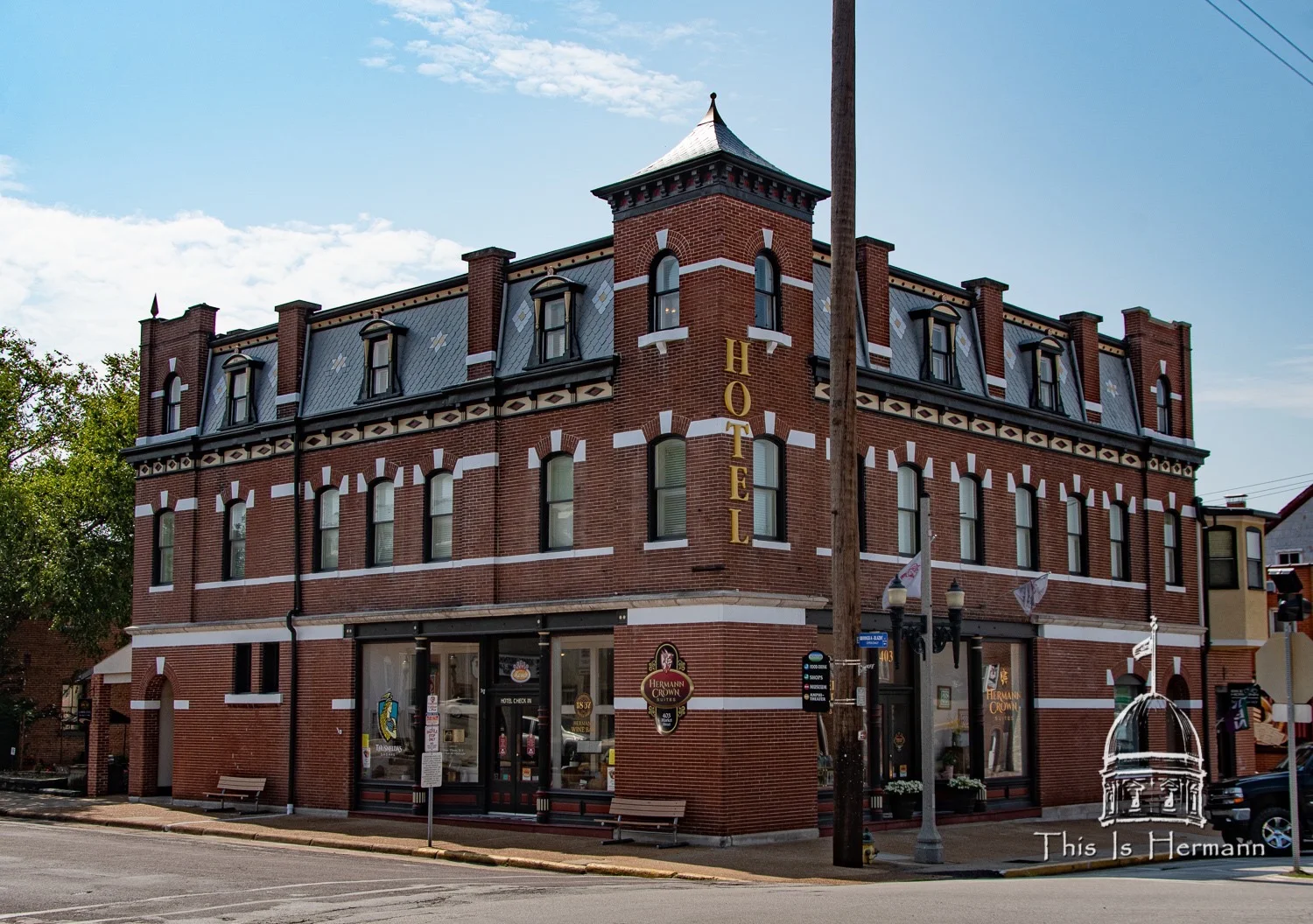 Hermann Crown Suites