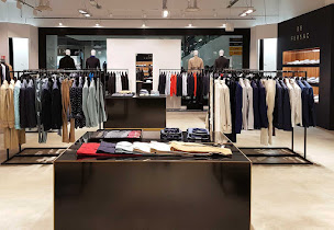 Photo n°9 de Boutique Outlet Fursac - Marques Avenue Corbeil Essonnes à Corbeil-Essonnes (Magasin de smokings)