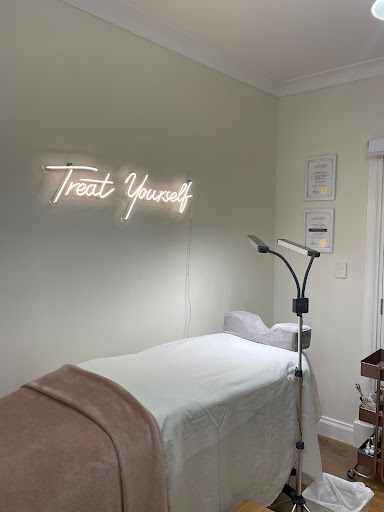 Amber Zadow - Lash & Makeup Artistry (Goolwa)