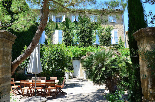 Photo de Domaine de la Dragonette : Location gîte de charme en Provence avec piscine à Entraigues-sur-la-Sorgue (84320)