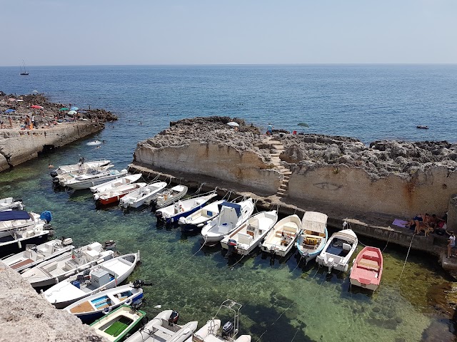 Spiaggia e Piscina Naturale di Marina Serra