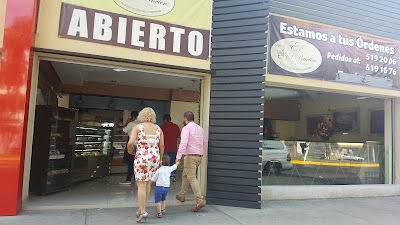 Photos of Pasteleria y Cafe el Petiviere
