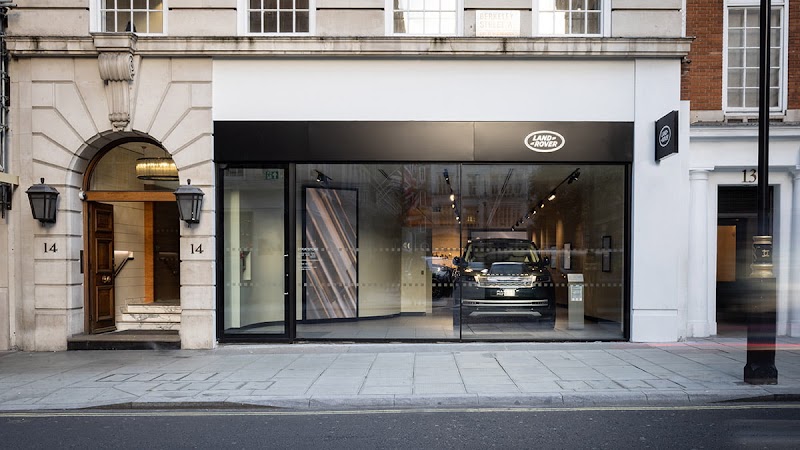 Stratstone Land Rover Mayfair photo 3