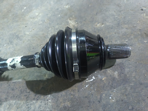 “Mercedes axle repair done ✅ No more noise, driving smooth as ever! 😎 post image