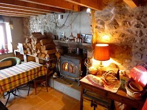 Photo n°4 de Buron de la Croix St Robert à Chambon-sur-Lac (Refuge)
