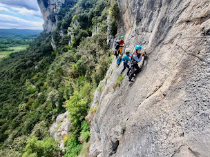Photo n°10 de Pierre & Eau - Escalade, Canyoning, Spéléologie, Via ferrata, Grimpe d'Arbres (Gard - Hérault) à Cannes-et-Clairan (Moniteur.rice d'escalade)
