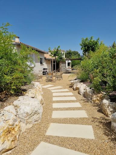 Photo de GÎTE LE JARDIN D'IVANA MAISON DE VACANCES AVEC PISCINE PRIVÉE à Oppède (84580)