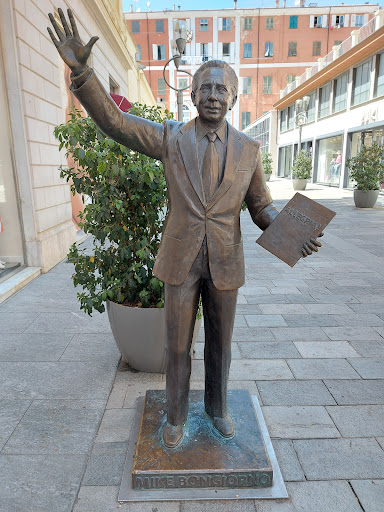Statua di Mike Bongiorno