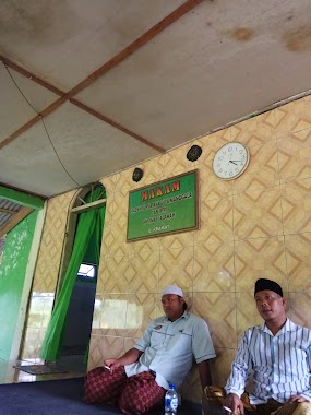 Makam Keramat Raden Suryajaya Dipa Manggala Dan Ostr Nyi Mas Salamah, Author: raden arya