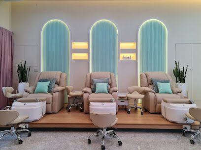 Happy Nails & Lashes