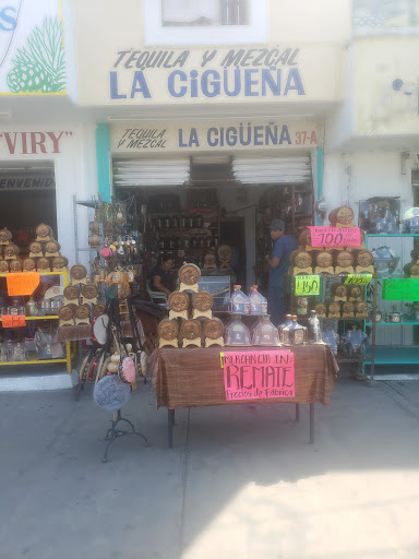 Tequila y Mezcal La Cigueña