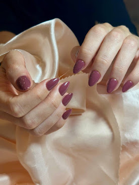 Avra Nails by null