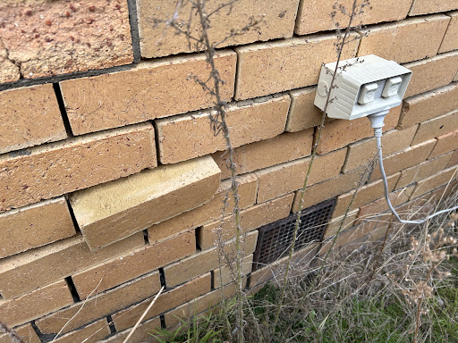 A paint stripping and brick restorations Logo