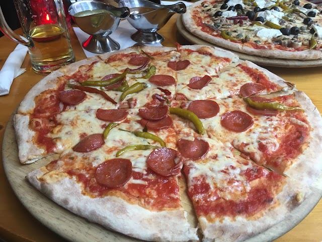 "La Grotta" Ristorante - Pizzeria - Eis & Café