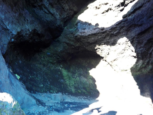 Hjörleifshöfði Cave