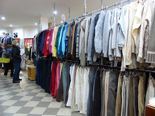 Photo n°33 de La Ressourcerie Créative à Paris (Magasin de vêtements vintage)