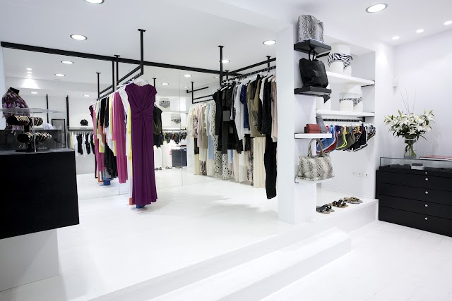 Showroom by Al Giga
