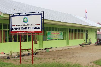 Photos of SMPIT Darel Iman Padang
