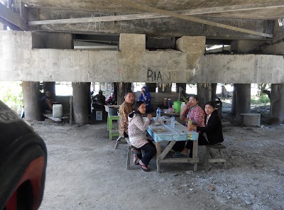 Photos of Uta Dada Bawah Jembatan