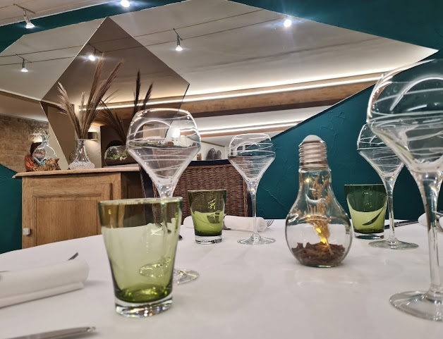 Restaurant - Le Madeleine par Cyril Coutin by null