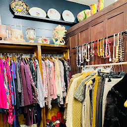 Photo n°3 de Les Pépites d’Anaïck - Mode et Déco seconde main à Saint-Donat-sur-l'Herbasse (Magasin de chaussures)