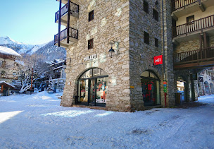 Photo n°10 de Millet Expert Shop à Val-d'Isère (Magasin de vêtements de sport)