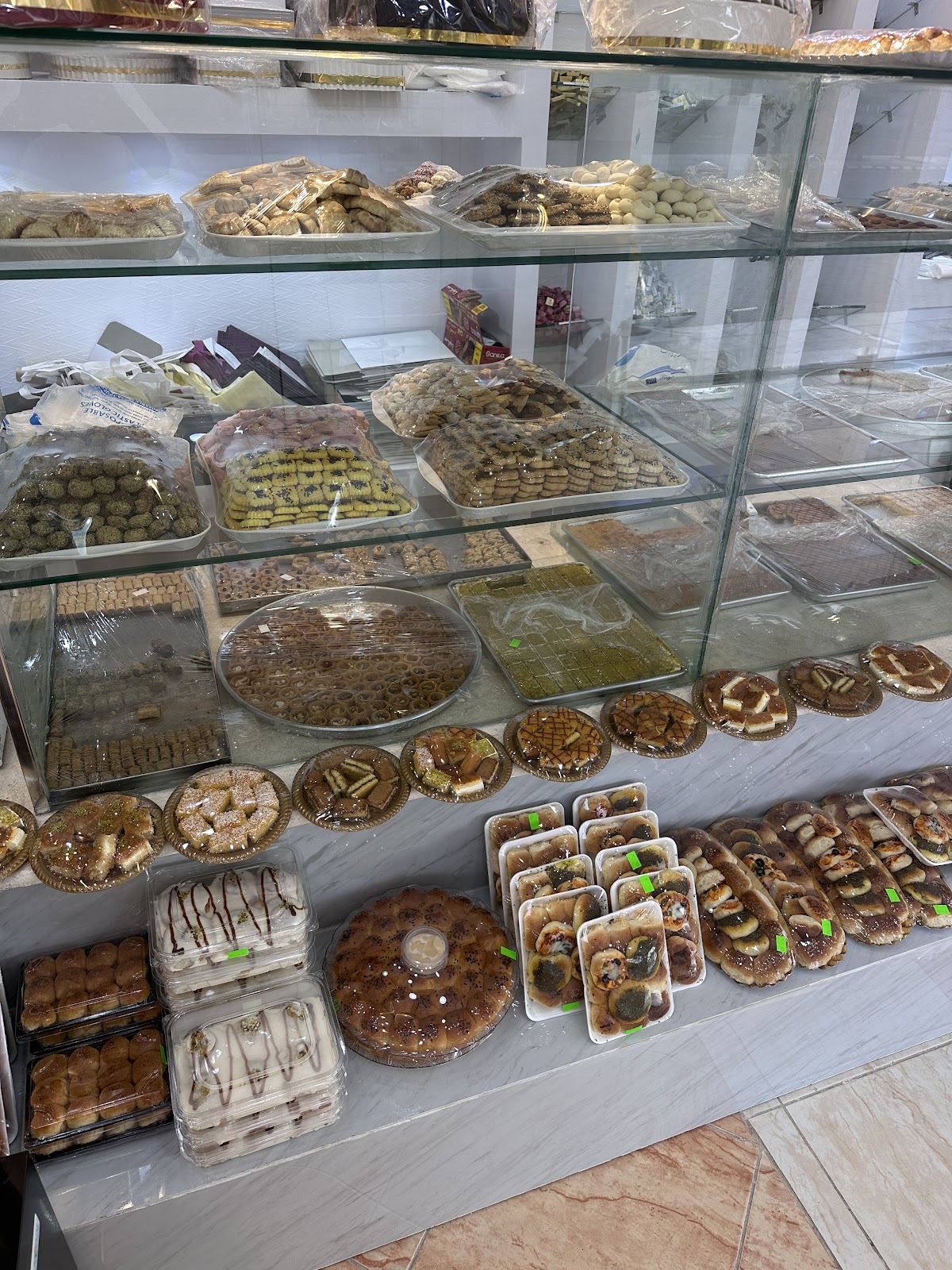 النكهة الجميلة للحلويات فرع خيبر - صورة 4