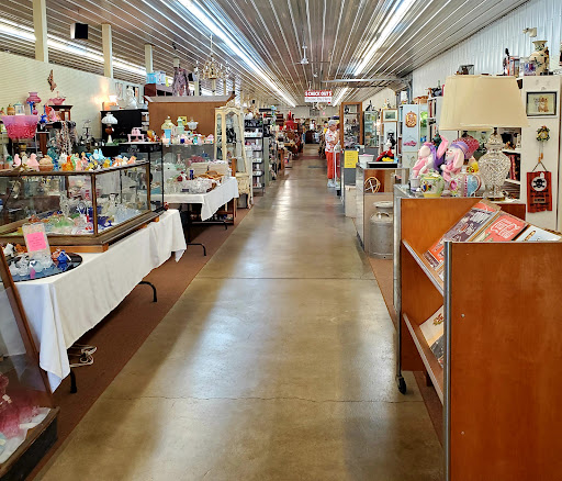 Antique World & Flea Market Gallery - United States