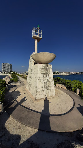 Faro Norte Canal Puerto Cancún Part 2 Gallery - Mexico