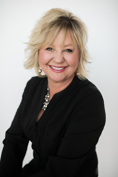 Brenda Burk, Coldwell Banker Schneidmiller