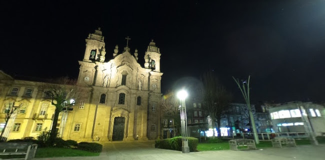 Avaliações doJardim da Avenida Central em Braga - Campo de futebol