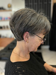 Photo n°17 de ELEKI coiffure à Tours (Salon de coiffure)