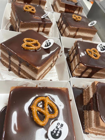 Minon Cake by null