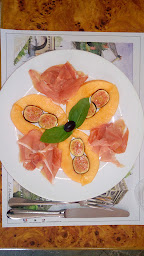 Photo n°30 de Les Ambassades de Montmartre à Paris (Buffet de mariage)