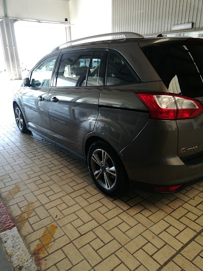 Photos of Ford dealer Autovisa