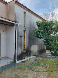 Photo n°1 de Mr Nicolas artisan couvreur nettoyage facades toiture peinture ravalement pignan 34 Hérault à Pignan (Façadier)