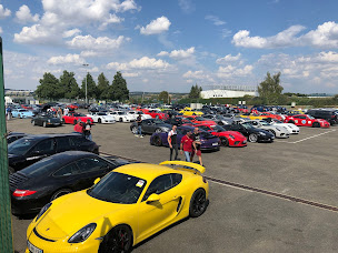 Photo n°5 de Centre Porsche Roissy Groupe Sonauto à Saint-Witz (Garage automobile)