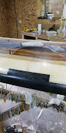 Primitive surfboard, atelier de shape et réparation à Léon