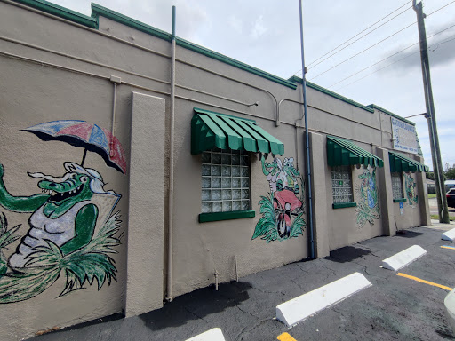 Gator Lounge & Package Logo