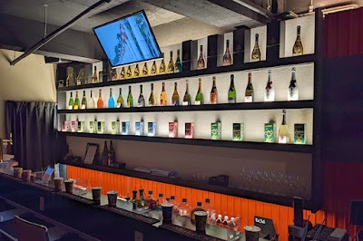 Girl's Bar Room