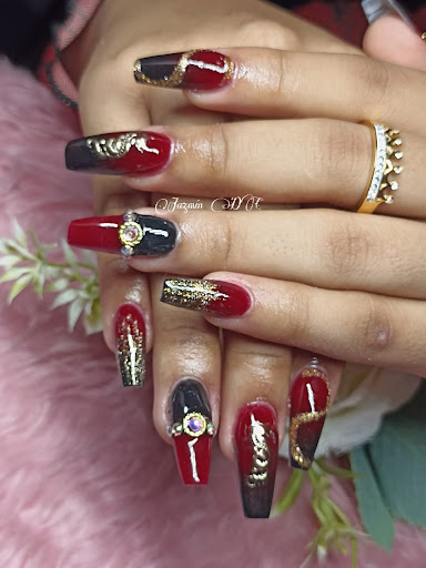 Jazmin DC Nails