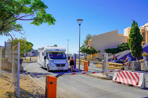 Photo n°24 de Aire de camping-car de Port Barcarès (66420). Quai des tourettes à 200m de la plage à partir de 8€ à Le Barcarès (Aire de stationnement pour mobile homes)