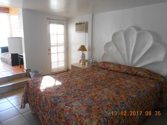 Seaside Hotel & Victor's RV Park