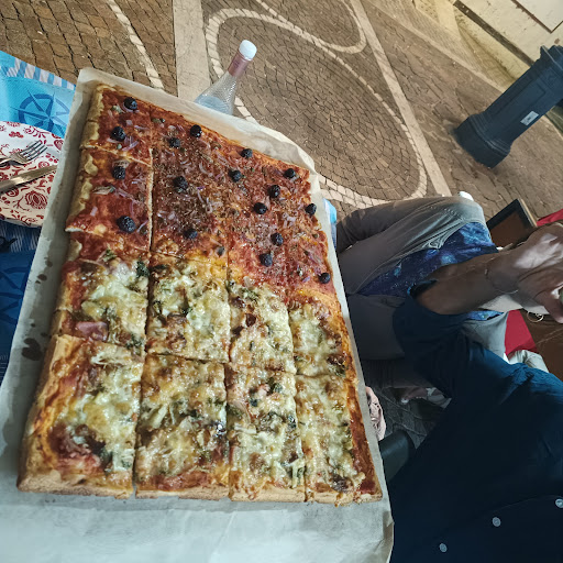 Pizzeria Carbone Carmelo Gallery - Italy