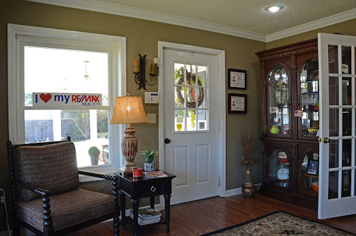 Andrea Crawford, RE/MAX Unlimited - Thumbnail