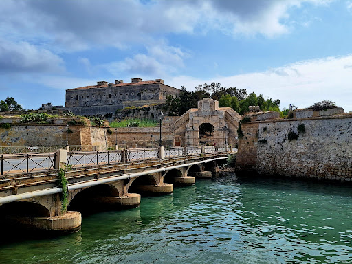 Spanish Gate - Visual